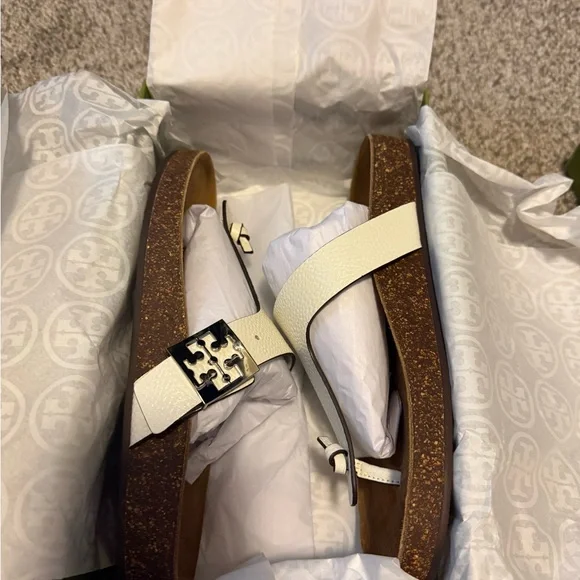 NWT Tory Burch size 9 cream leather thong sandal with silver hardware - Picture 11 of 14